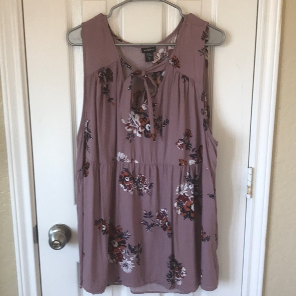TORRID 3X Floral sleeveless Top.